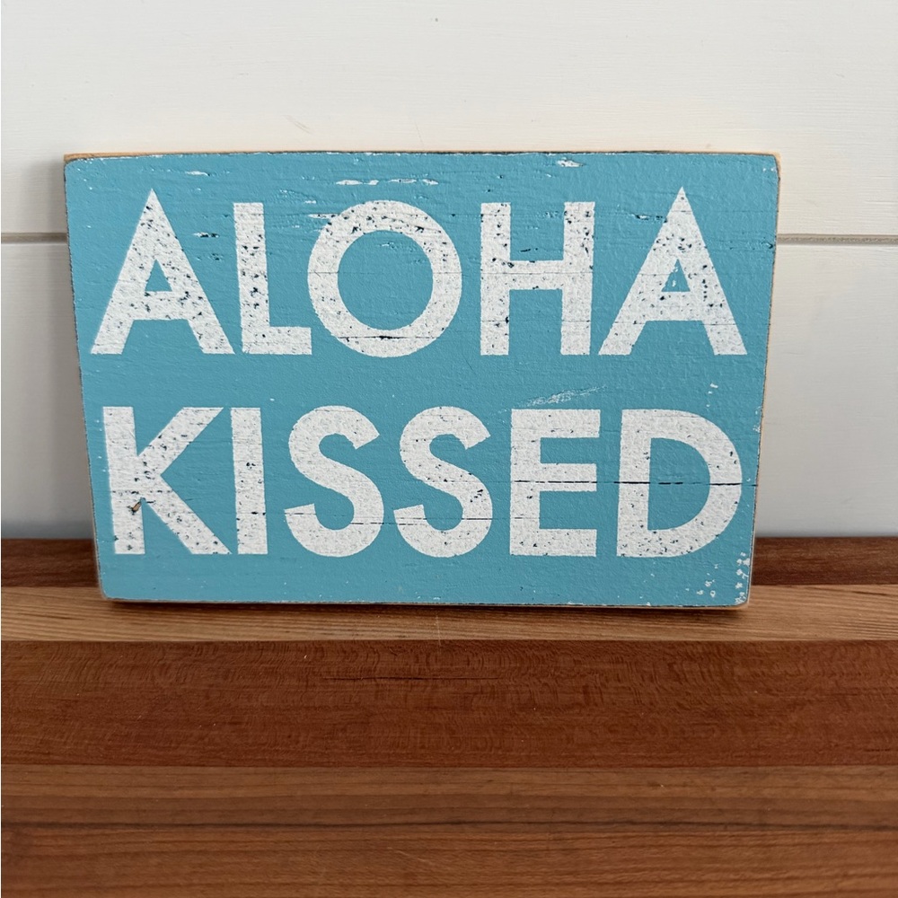 ALOHA KISSED woof wall plaque